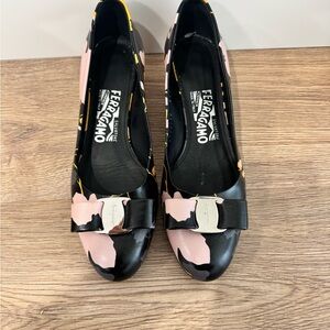 Salvatore Ferragamo Women's Black and Pink Flats
